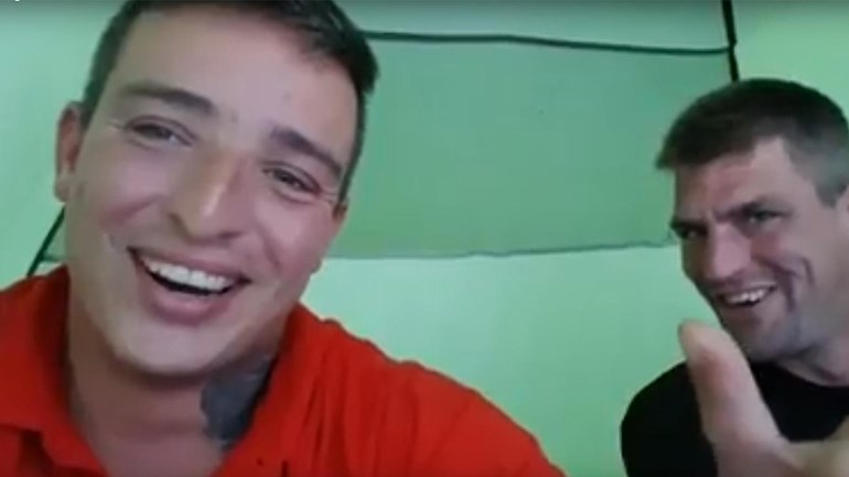 Hagenaars fietsend het land door voor aandacht voor verslaving: ‘Idee ontstond dronken op de bank’