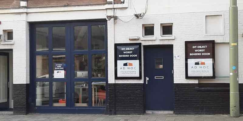 “Je bent gescheiden en moet op stel en sprong je huis uit.”