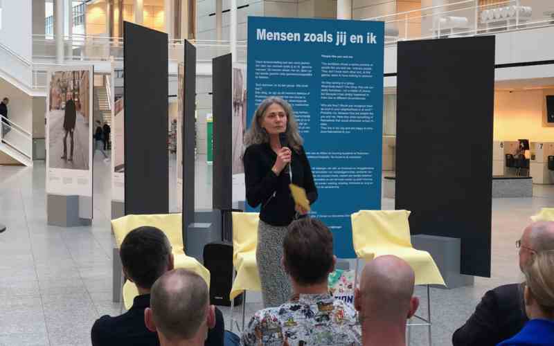 Foto’s opening expositie ‘Mensen zoals jij en ik’ 3 maart 2020 in het atrium van het stadhuis