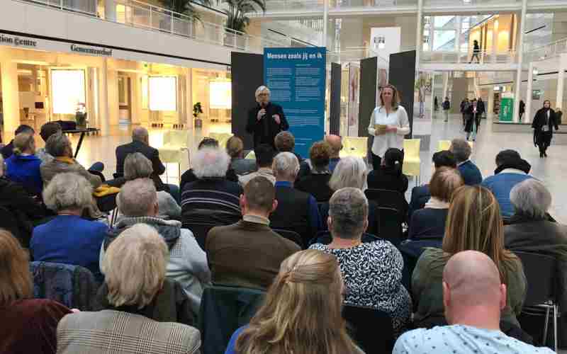 Foto’s opening expositie ‘Mensen zoals jij en ik’ 3 maart 2020 in het atrium van het stadhuis