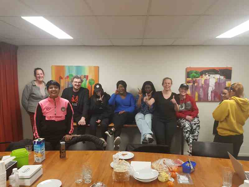 Wethouder Maatschappelijke Opvang Arjen Kapteijns op bezoek bij de reguliere vergadering van de Achterban Jongeren