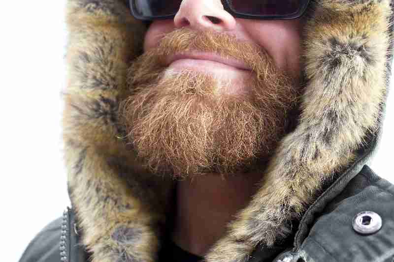 Weggeefwinkel met gratis winterjassen zorgt voor schaamte én opluchting: ‘Ik kom gewoon niet rond’