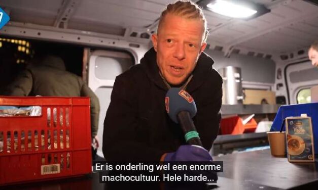 {Video) Splinternieuwe Haagse Soepbus deelt eten en drinken uit aan daklozen