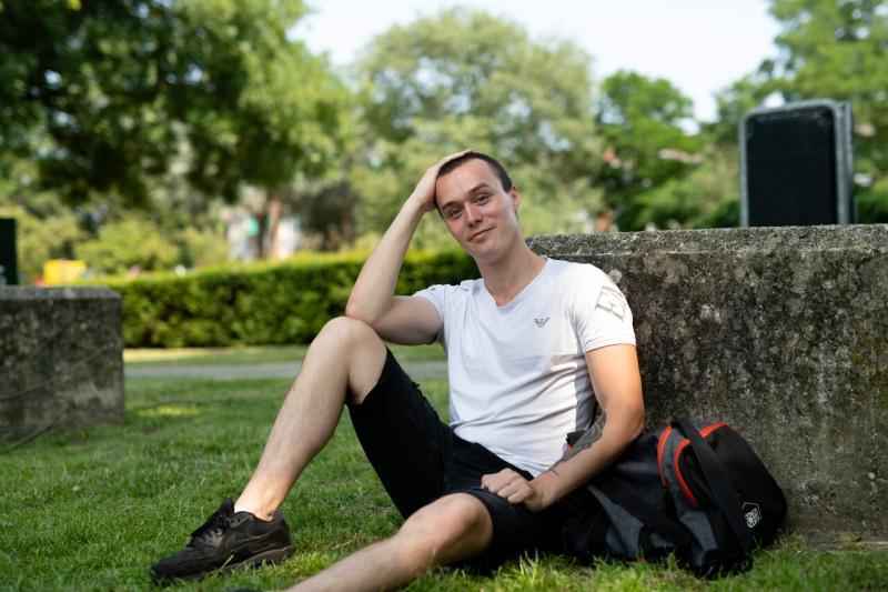 Kamer wil dat gemeenten kwetsbare jongeren geld kunnen geven, zonder tegenprestatie