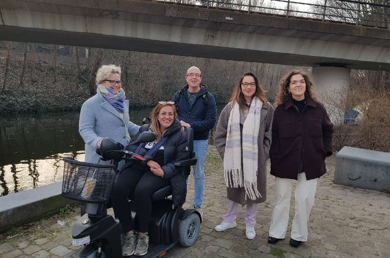 Tweede Kamerleden ontvangen realistisch tour van het Straat Consulaat