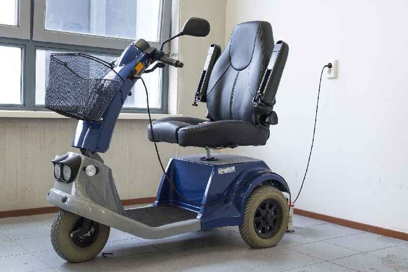 Gehandicapte Robin belandt op straat, dreigt scootmobiel kwijt te raken