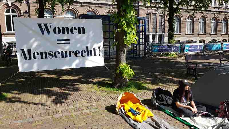 Starters voeren actie voor betere positie op woningmarkt: ‘Het is huilen met de pet op’