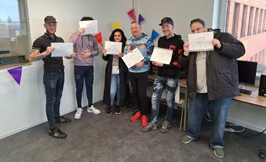 Donderdag 6 april 2023 was het grote moment daar: de certificatenuitreiking van het educatieproject!
