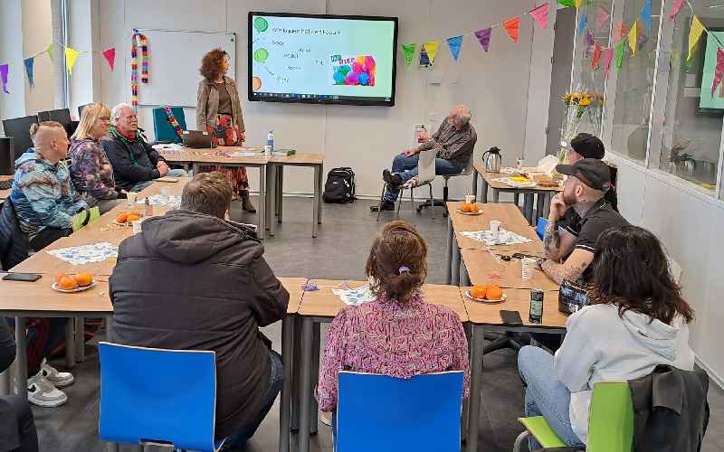 CERTIF~2 de certificatenuitreiking van het educatieproject