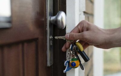 Arbeidsmigrant wint rechtszaak van Nederlands grootste uitzendbureau. Rechter kraakt koppeling woon-werk contracten.