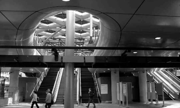 Onbeheersbare situatie’ op Den Haag CS, NS haalt bankjes weg