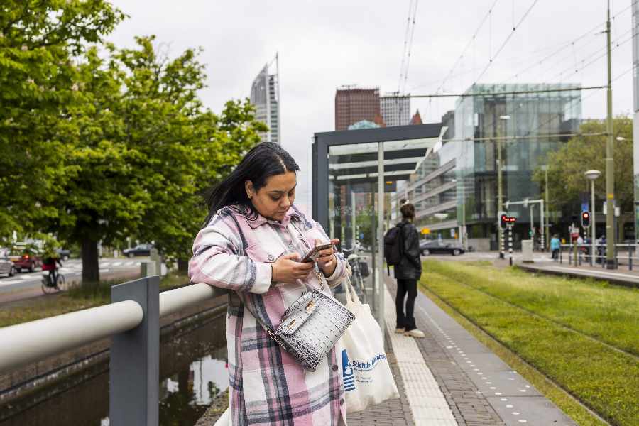 Wat gebeurt er als je kwetsbare jongeren gratis geld geeft?