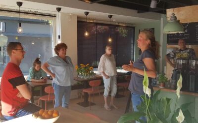 Warm Welkom: Lachend Leren bij het Straatbakkie