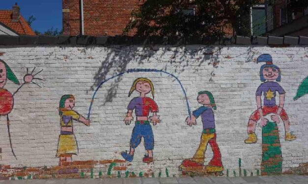 ‘Steden dreigen dakloze moeders met afpakken kinderen bij hulp’