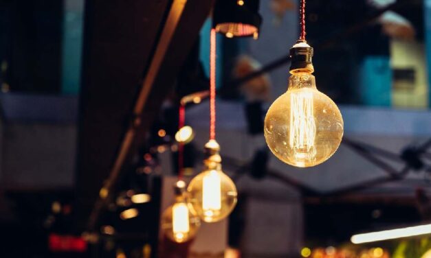 Door afschaffen energietoeslag en prijsplafond komen 600.000 gezinnen mogelijk in armoede terecht, waarschuwen gemeenten