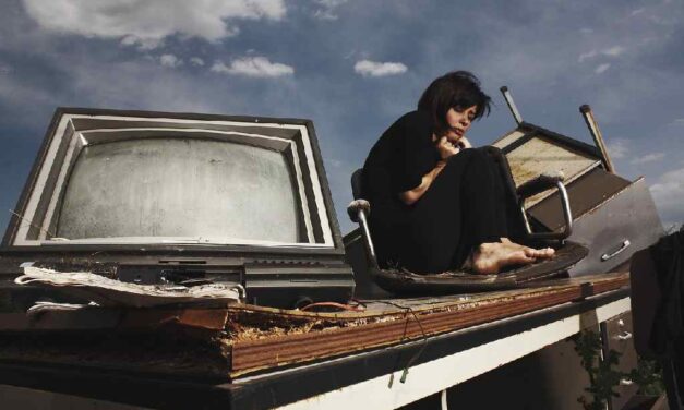 Arme huurders protesteren tegen huurverhoging: ‘Ik zou de tv nog eruit kunnen gooien’