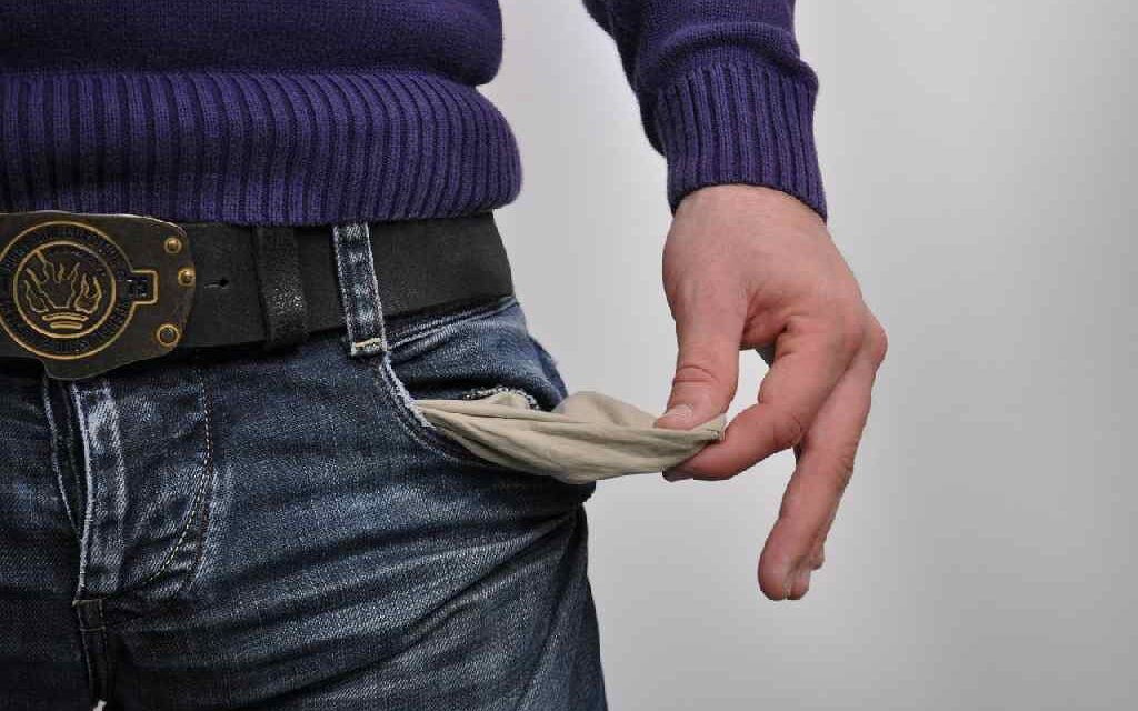 Mensen met geld snappen niet wat armoede is – en toch gaan zij over de oplossingen