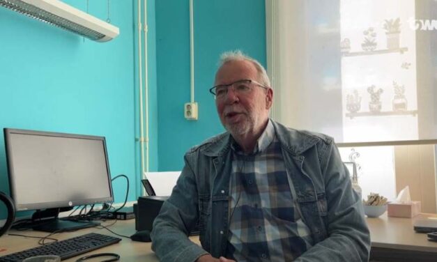 {Video} Ronald Vervoort (72) biedt gratis huisartsenzorg voor daklozen: ‘je kan bij ons altijd terecht’
