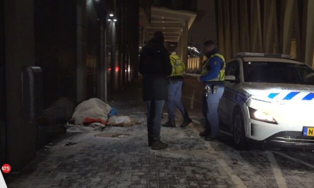 In de ijskoude nacht op zoek naar daklozen: “Het is te koud om hier te slapen, hè?”